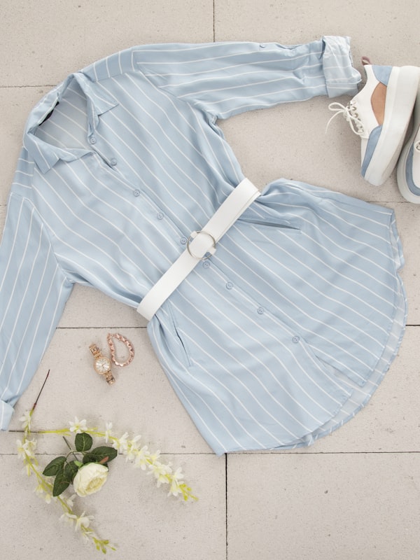 End-on-End Dress Shirt - A crisp end-on-end weave with a cutaway collar, made for a tie or open.