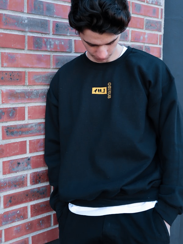 Flux Box-Logo Crew in Black
