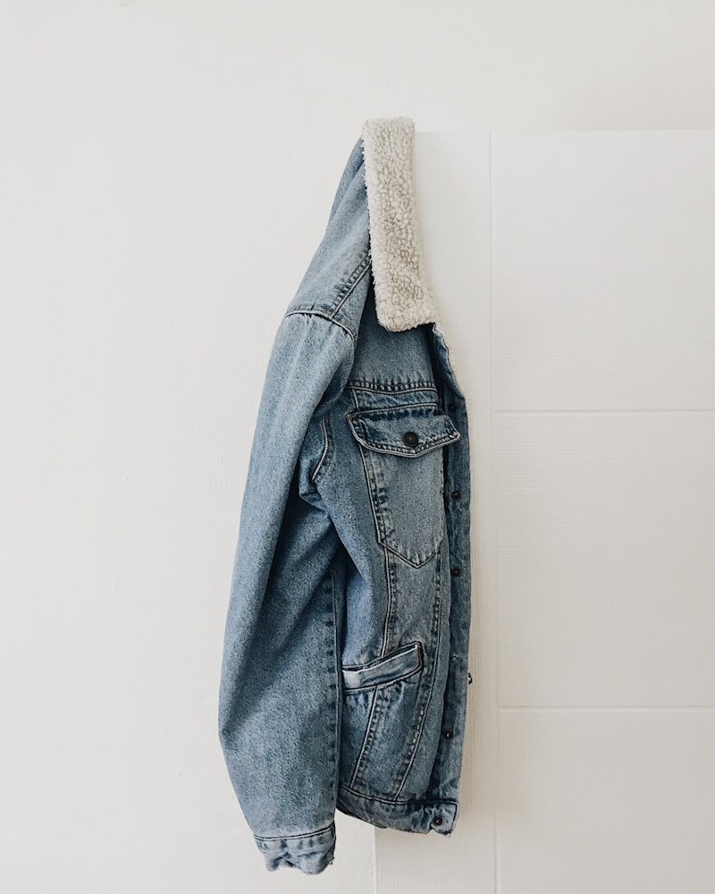 Sherpa-Lined Denim Jacket - 90s Jackets