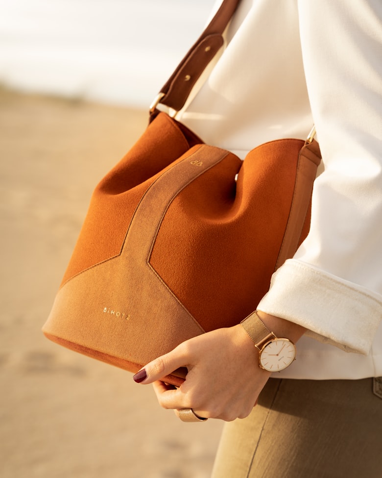 Lena Bucket Bag in Tan leather