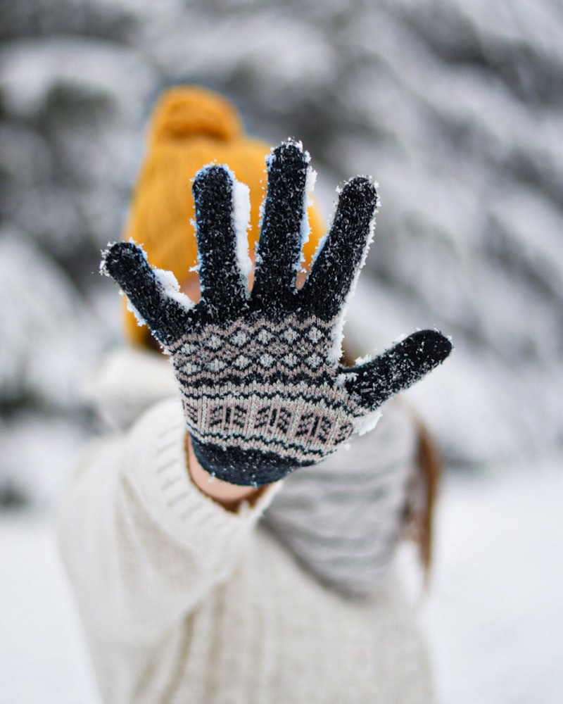Merino Wool Gloves in Charcoal