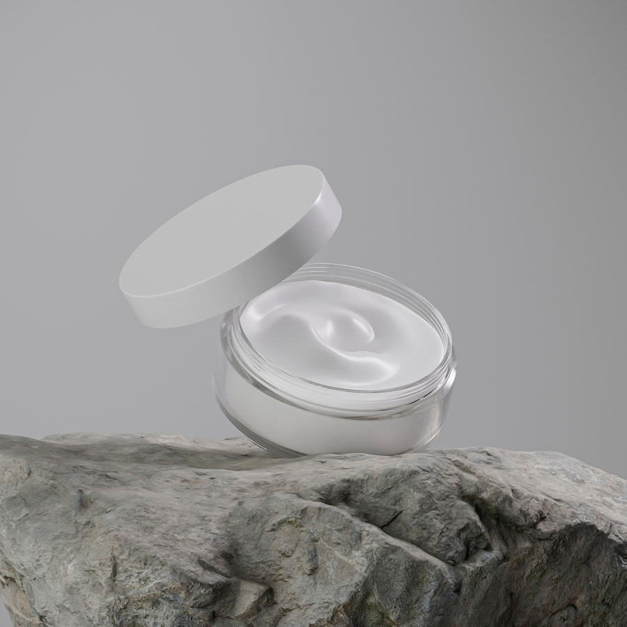 Aloe day cream in a frosted glass jar