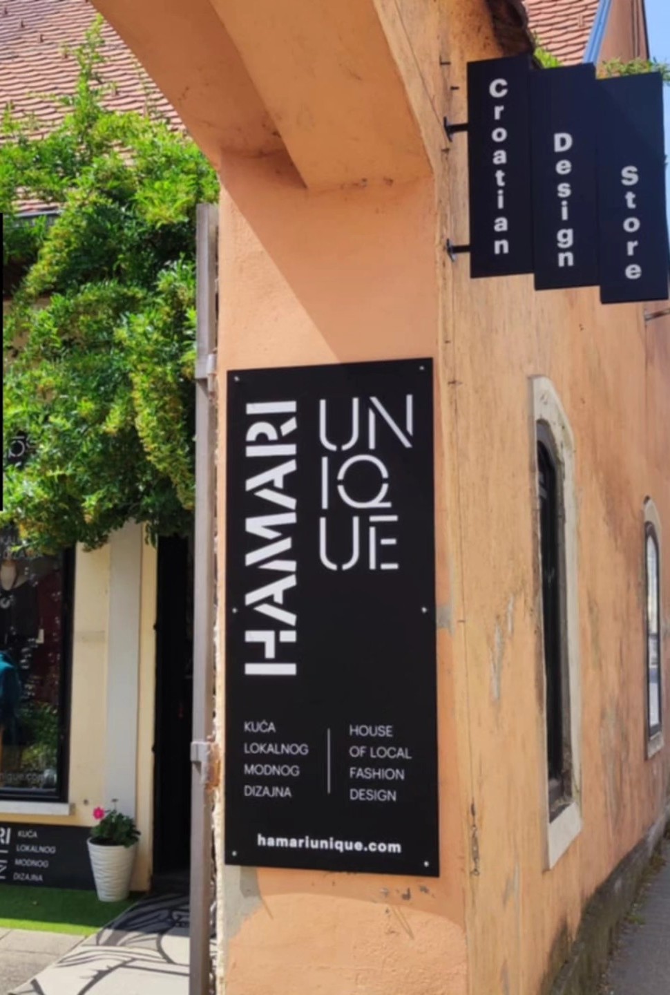 The HamariUnique storefront on the square in Samobor