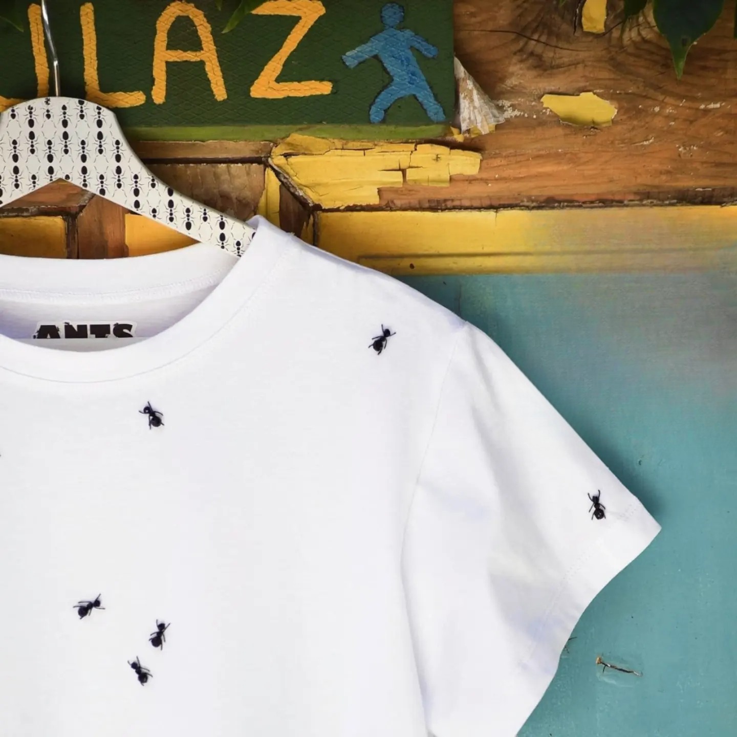 Mila Ant Tee, white cotton with embroidered ants