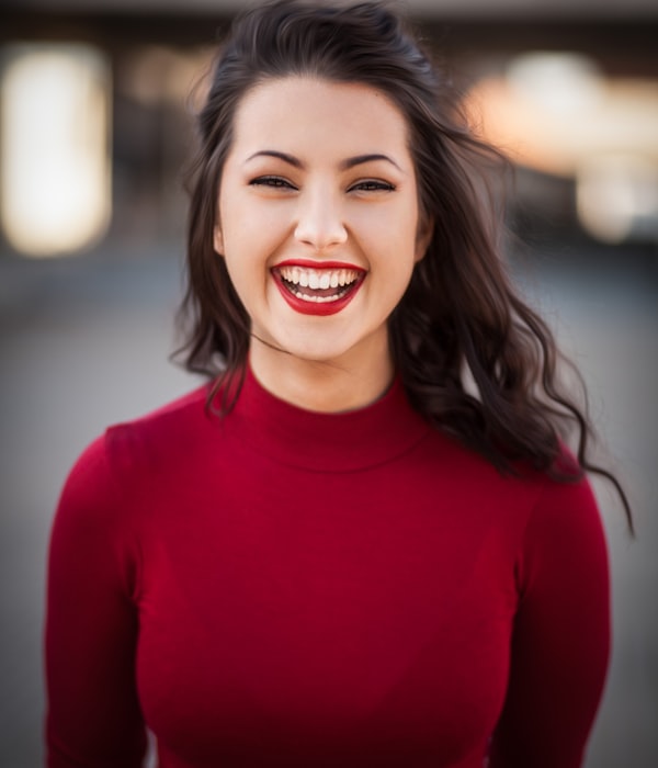 Portrait of Elena Marchetti, the listing agent for 14 Lautner Drive.