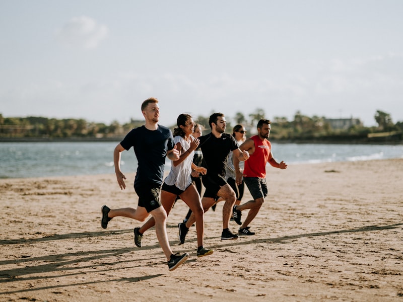 A pack of runners striding along the waterfront on the Riverside route