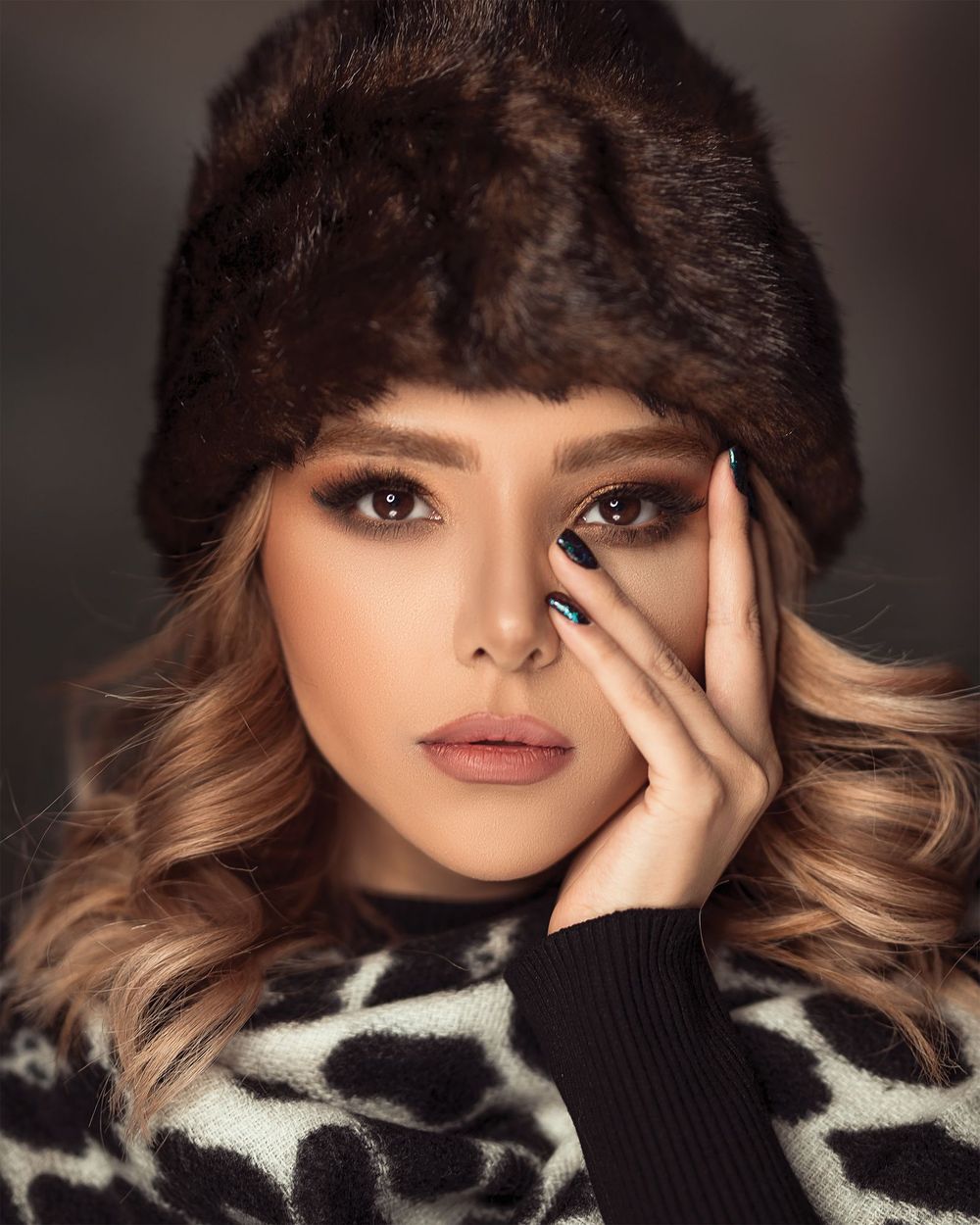 Glamorous golden waves styled under warm light