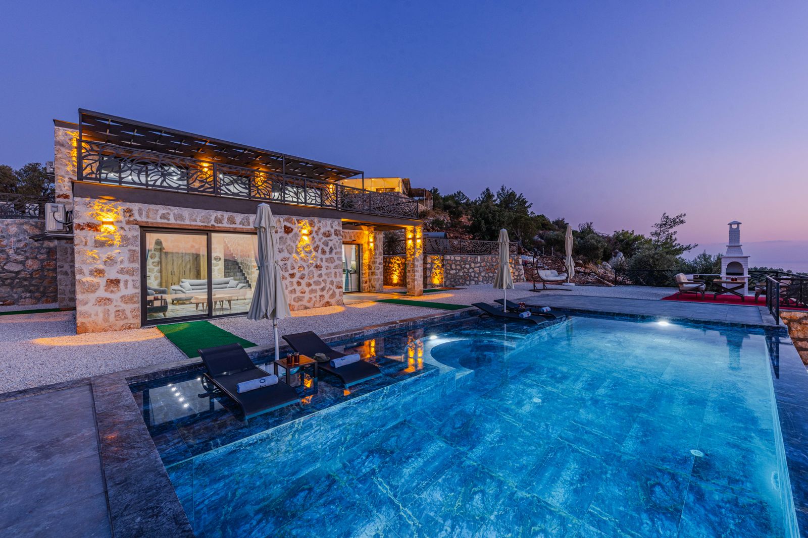 White villa with an infinity pool above the sea